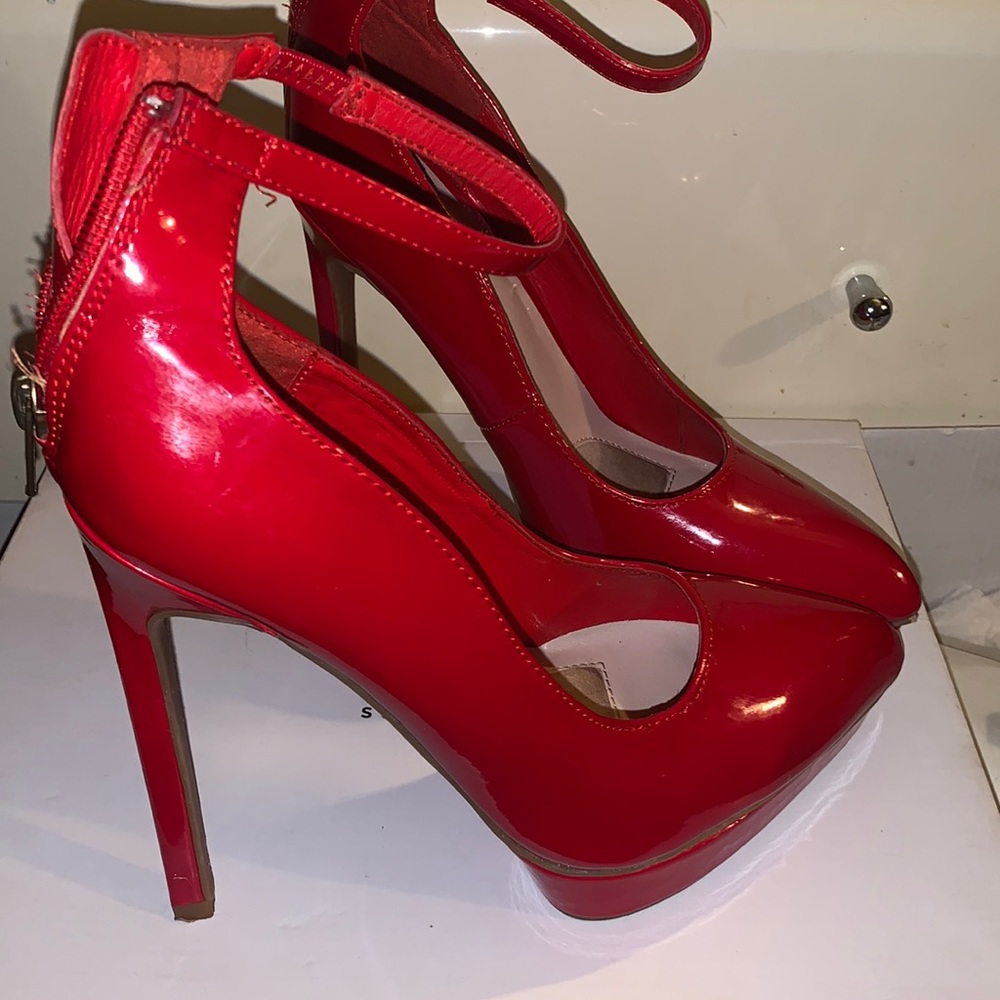 Red point toe pumps
